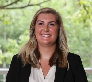 Pictured: Headshot of Vanderbilt MAcc Class of 2024 student Grace Cutting