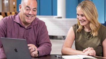 Choosing Between MBA and MMHC: Which Healthcare Program is Right for You?